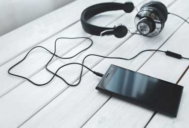 赛季报销！曼联防线告急，马奎尔续约+新援要来了？